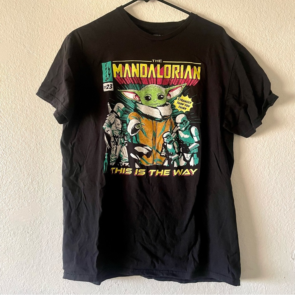 Unisex Star Wars “Mandalorian” Shirt (L)